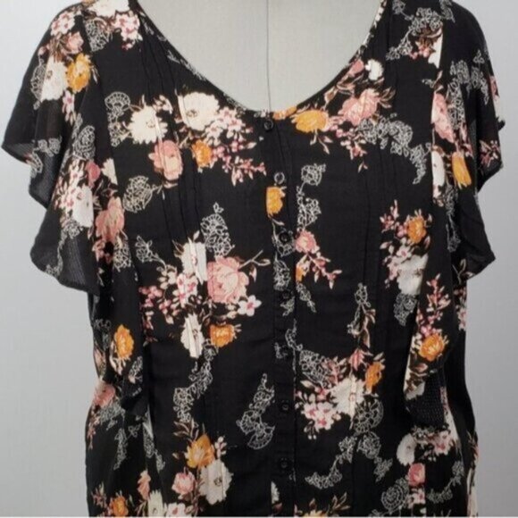 Torrid Semi Sheer Floral Pleated Ruffle Button Black Shirt Size 2X - Picture 2 of 11